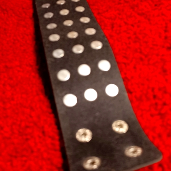 Spike Cuff - Picture 3 of 4